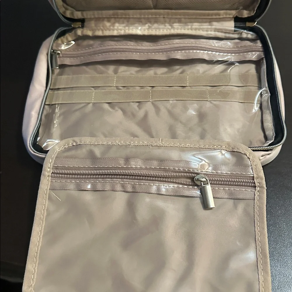 NWOT Quilted Light Pink Travel Hanging Organizer